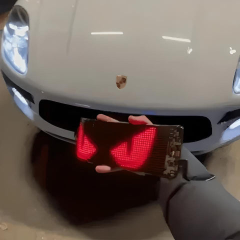 Ecran LED Animat Pentru Mașină – Mesaje și Emojis Personalizate 