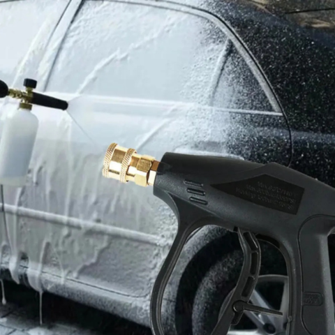 Vysokotlaková pištoľ — Rýchle a efektívne čistenie pre auto 